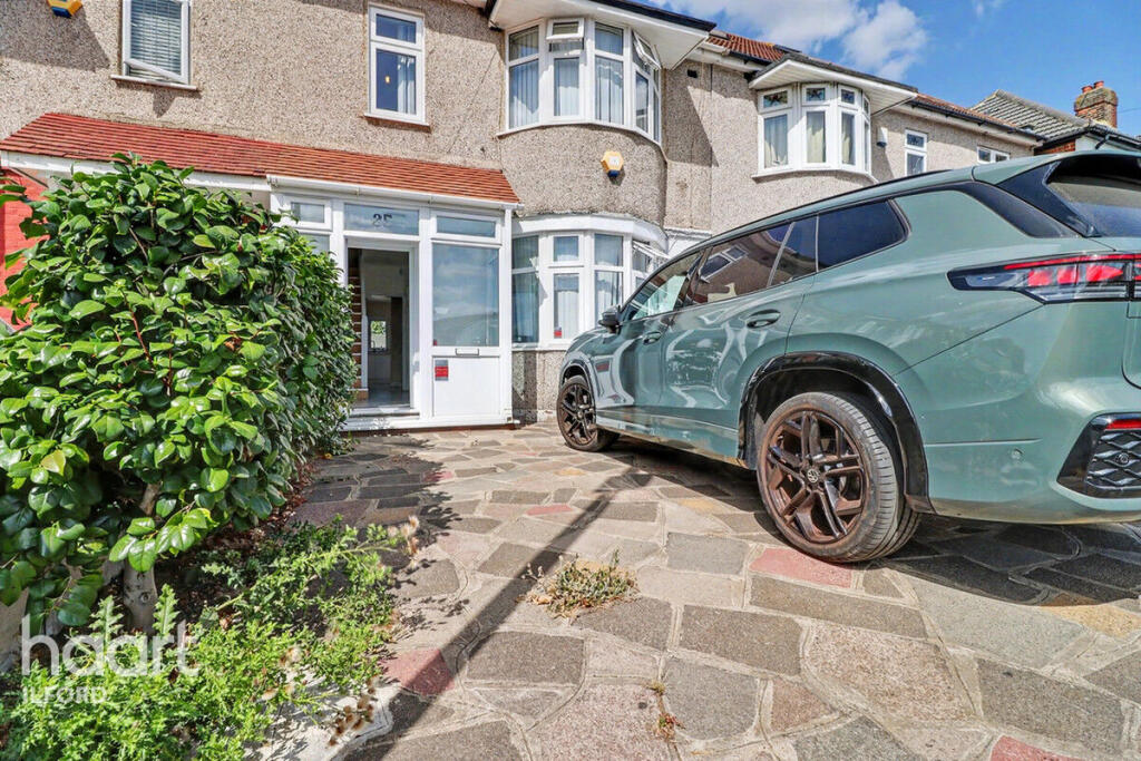 3 bed Mid Terraced House for rent in Chigwell. From haart - Ilford