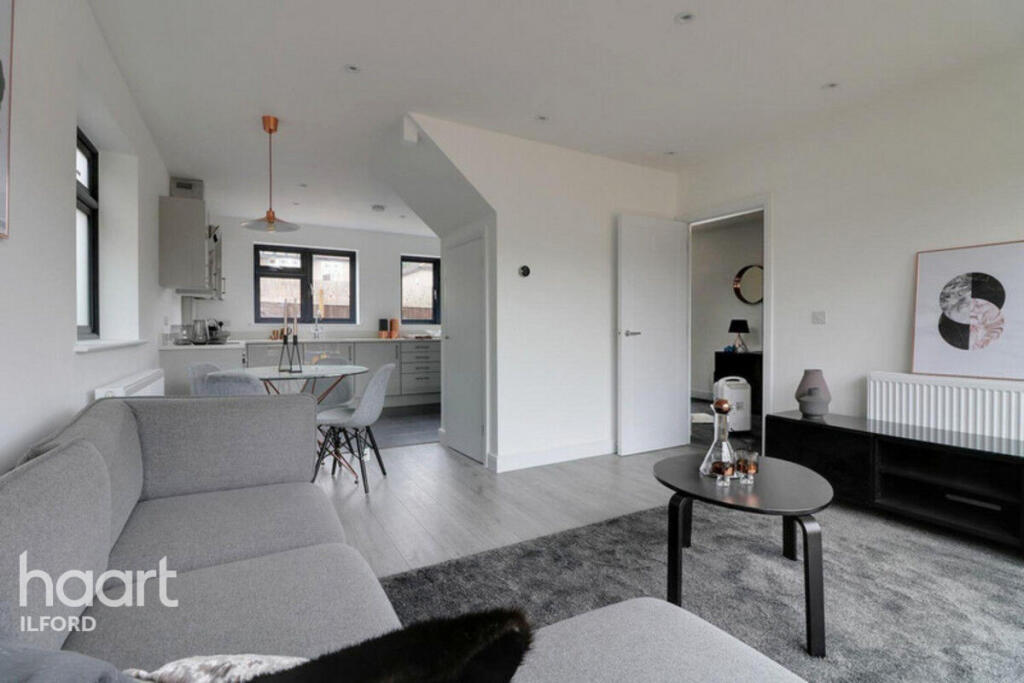 3 bed Mid Terraced House for rent in Chigwell. From haart - Ilford 3 bed Mid Terraced House for rent in Chigwell. From haart - Ilford