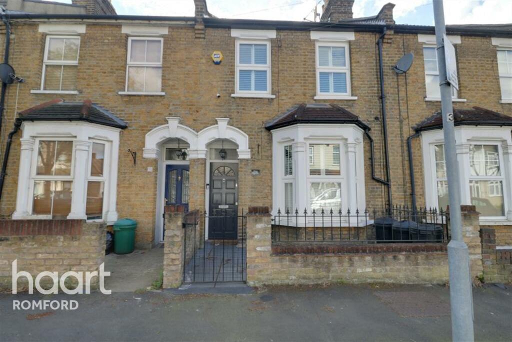 2 bed Mid Terraced House for rent in Romford. From haart - Romford 