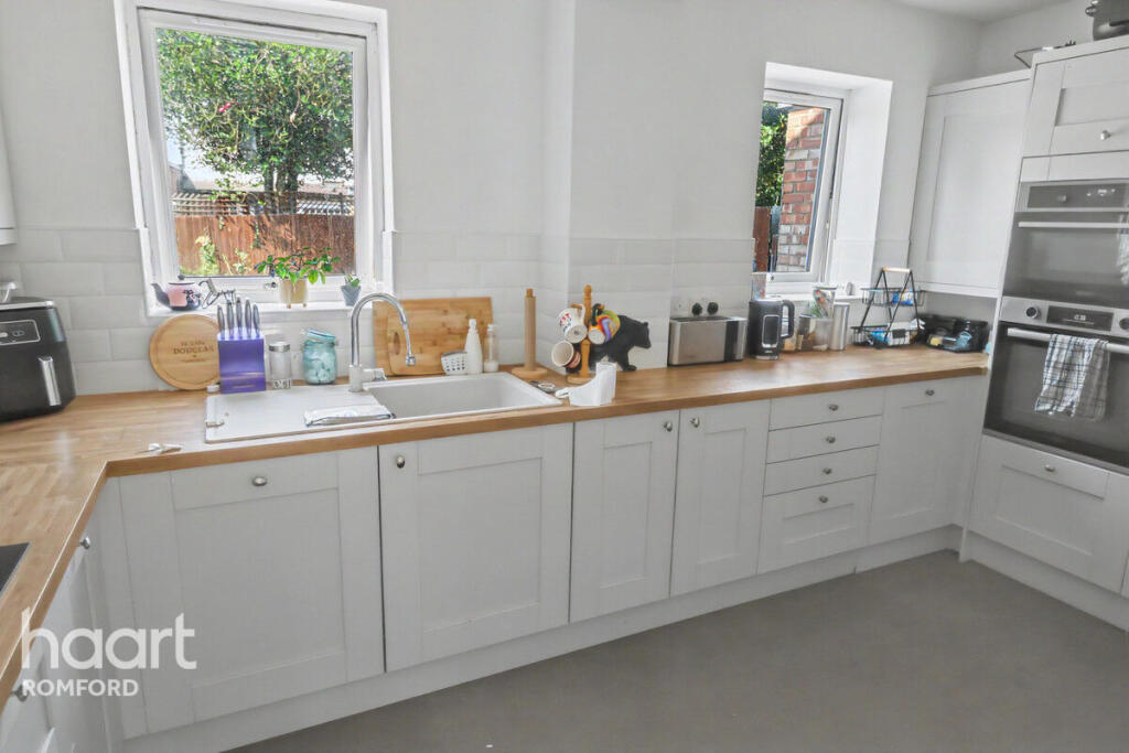 4 bed Semi Detached for rent in Romford. From haart - Romford 4 bed Semi Detached for rent in Romford. From haart - Romford