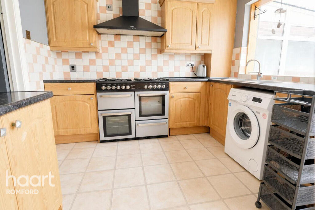 4 bed Town House for rent in Dagenham. From haart - Romford 4 bed Town House for rent in Dagenham. From haart - Romford