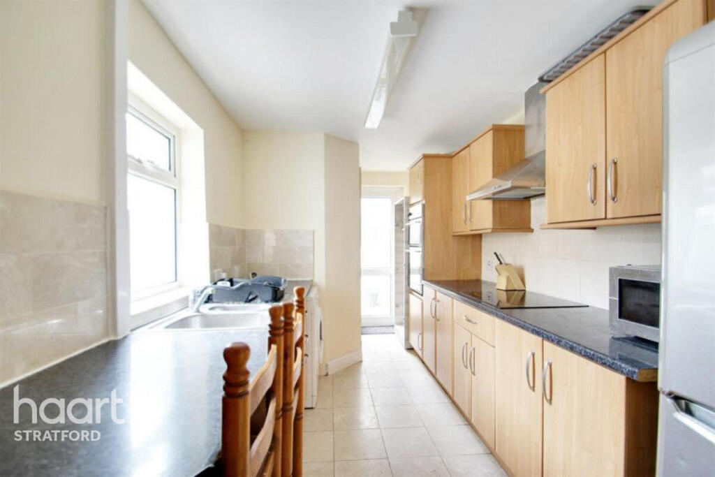 3 bed Mid Terraced House for rent in London. From haart - Stratford