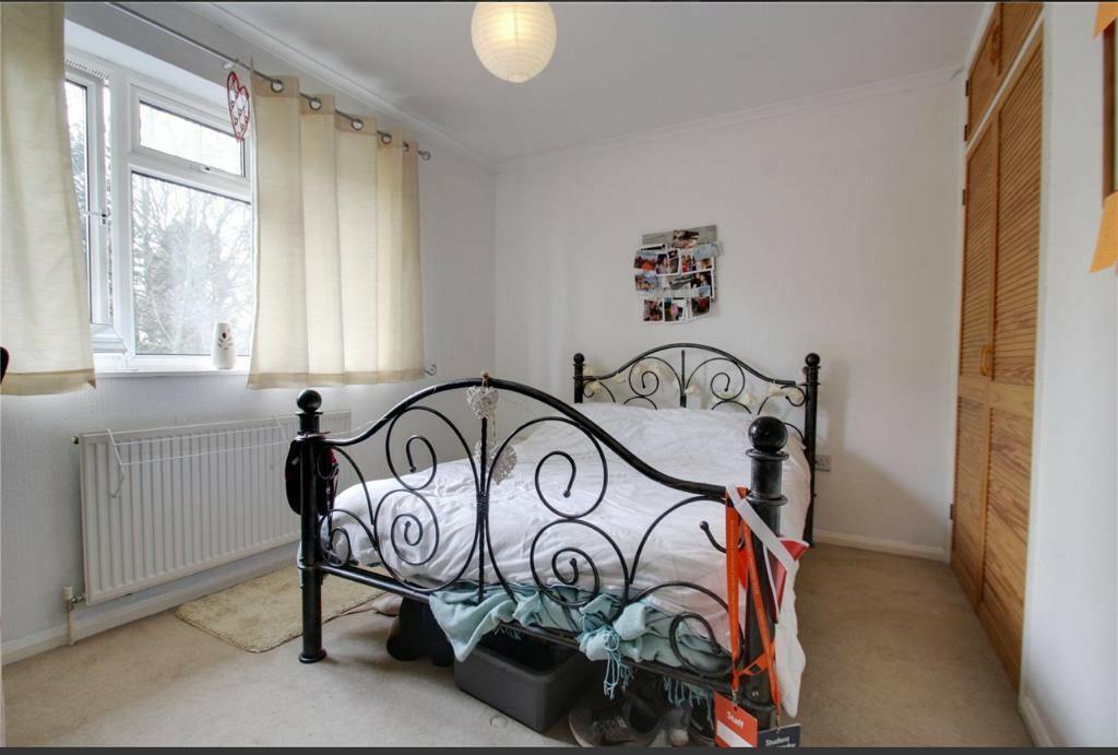5 bed Semi-Detached House for rent in Bishopsgate. From Hampton-Heath - Staines-upon-Thames