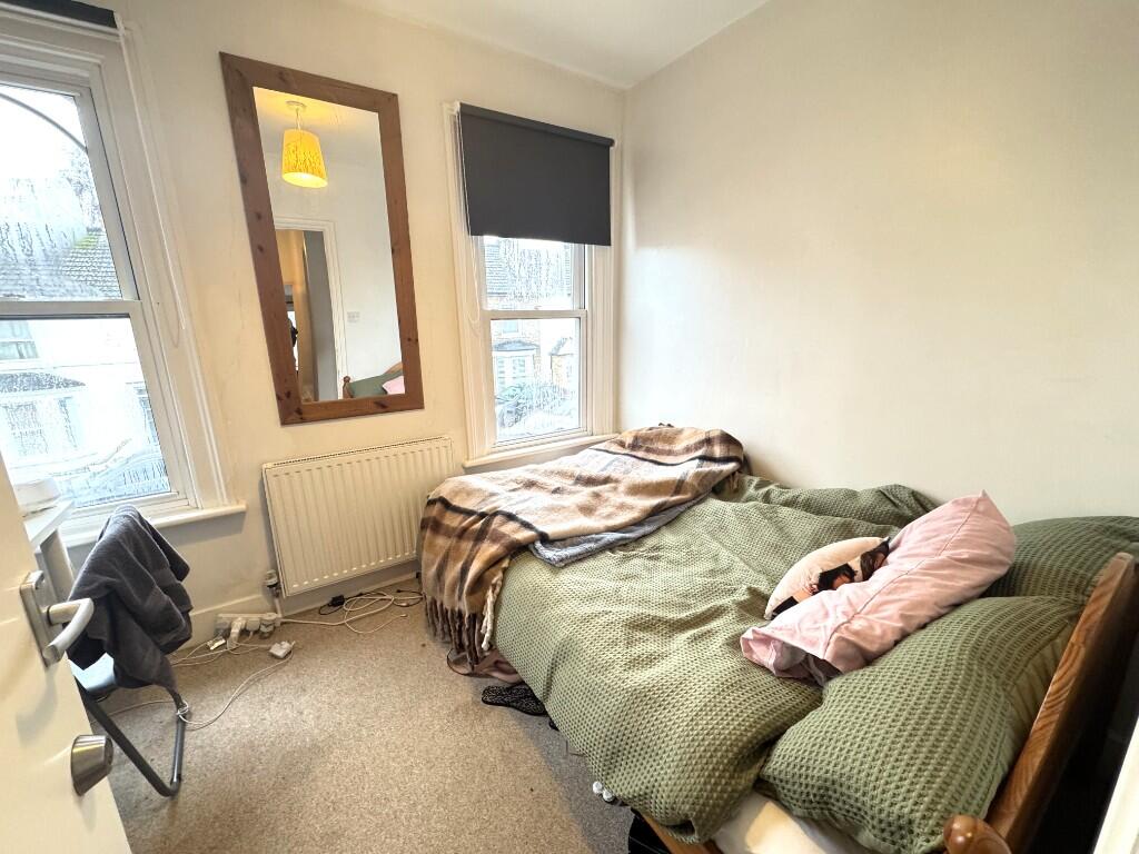 1 bed Mid Terraced House for rent in Egham. From Hampton-Heath - Staines-upon-Thames