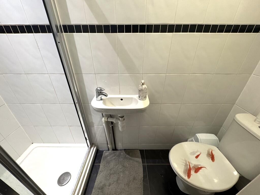 1 bed Semi Detached for rent in Egham. From Hampton-Heath - Staines-upon-Thames