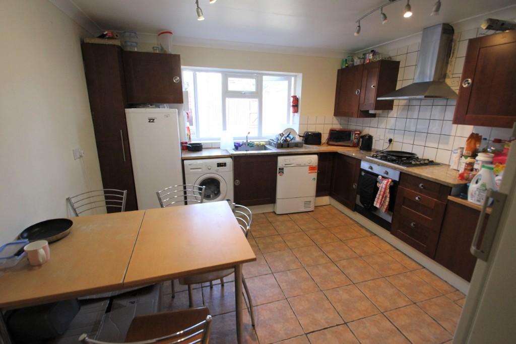1 bed Semi Detached for rent in Bishopsgate. From Hampton-Heath - Staines-upon-Thames