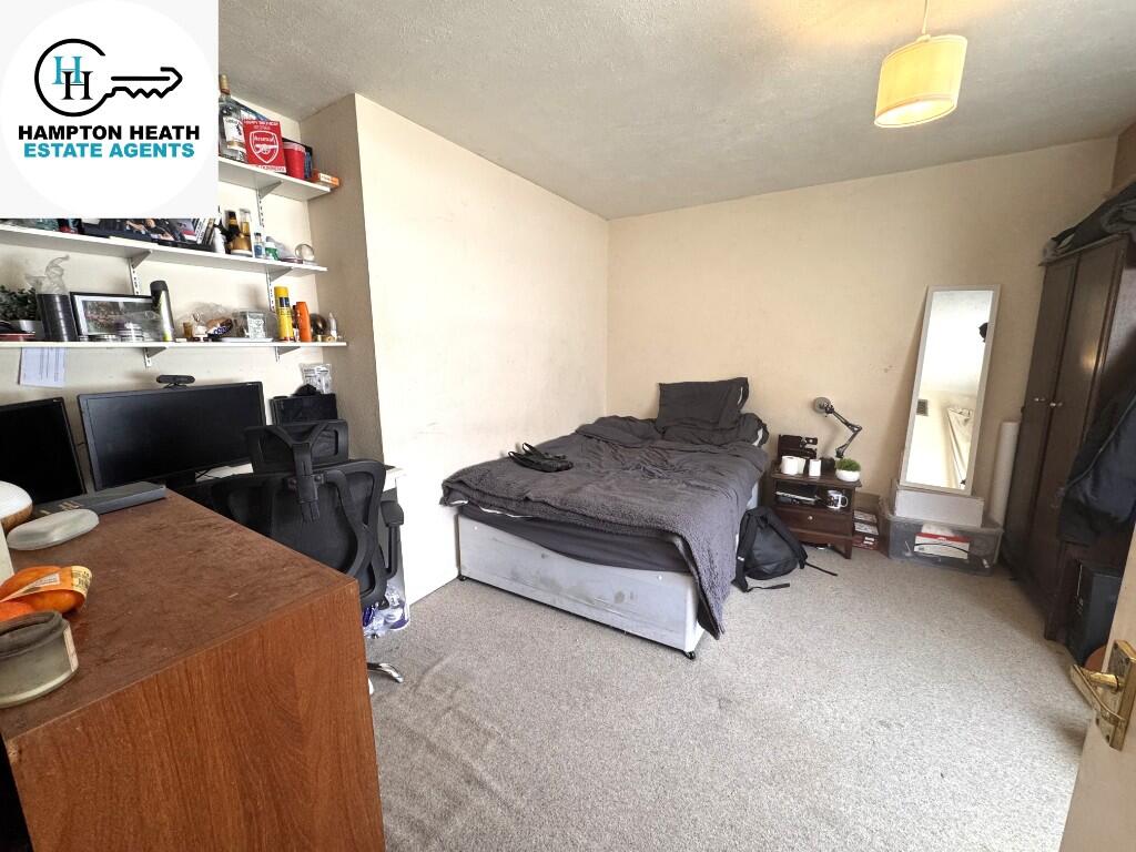 4 bed Mid Terraced House for rent in Bishopsgate. From Hampton-Heath - Staines-upon-Thames