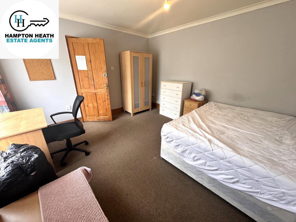4 bed Mid Terraced House for rent in Bishopsgate. From Hampton-Heath - Staines-upon-Thames