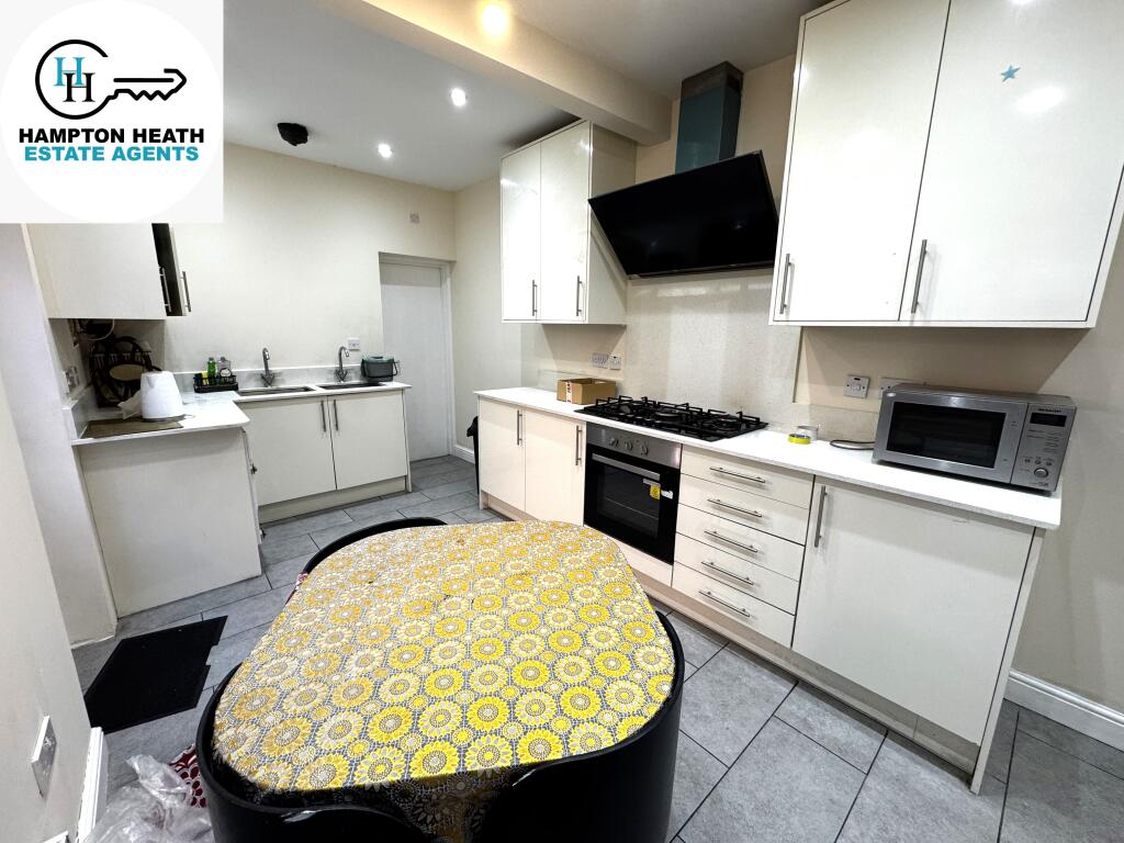 4 bed Mid Terraced House for rent in Reading. From Hampton-Heath - Staines-upon-Thames