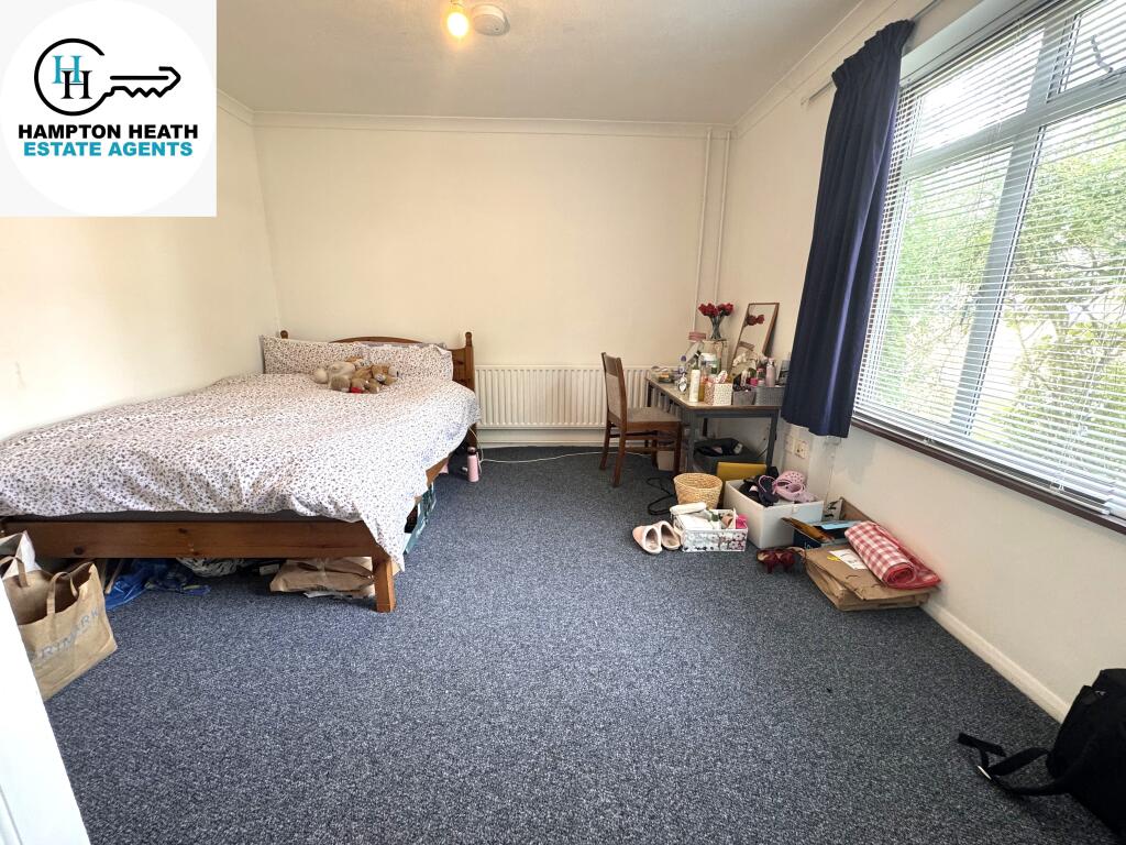 4 bed End of Terrace for rent in Bishopsgate. From Hampton-Heath - Staines-upon-Thames