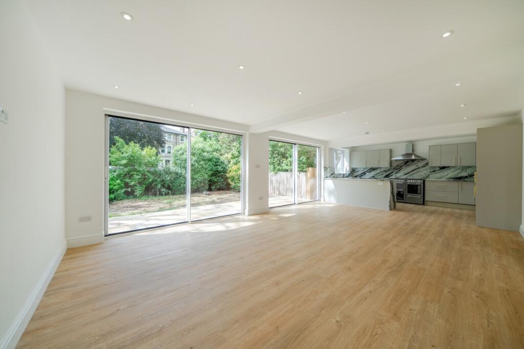 4 bed Detached for rent in Greenwich. From Hamptons - Blackheath