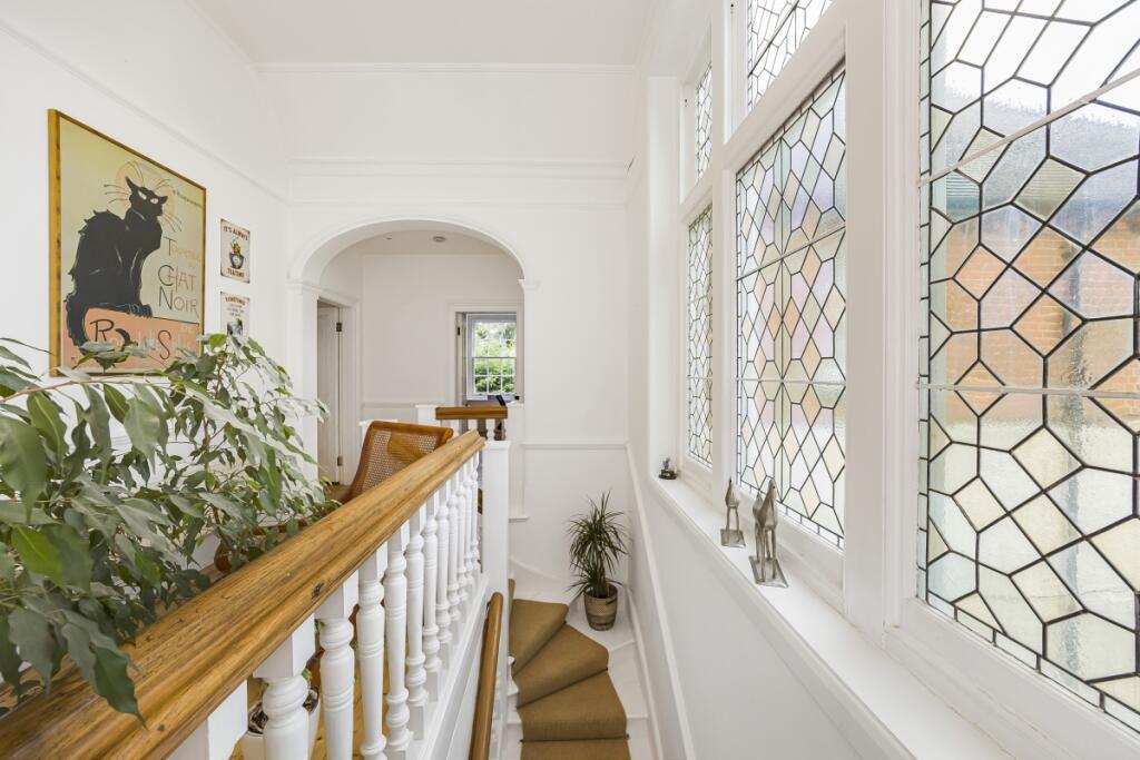 2 bed 1st Floor Flat for rent in Chislehurst. From Hamptons - Blackheath