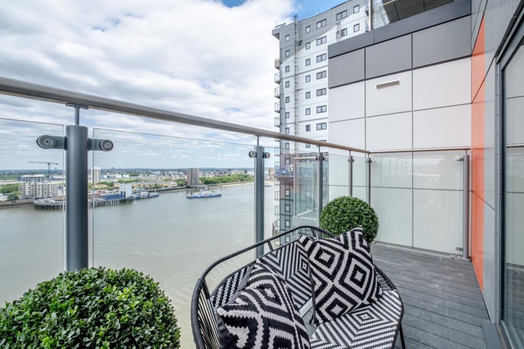 1 bed 1st Floor Flat for rent in Woolwich. From Hamptons - Blackheath