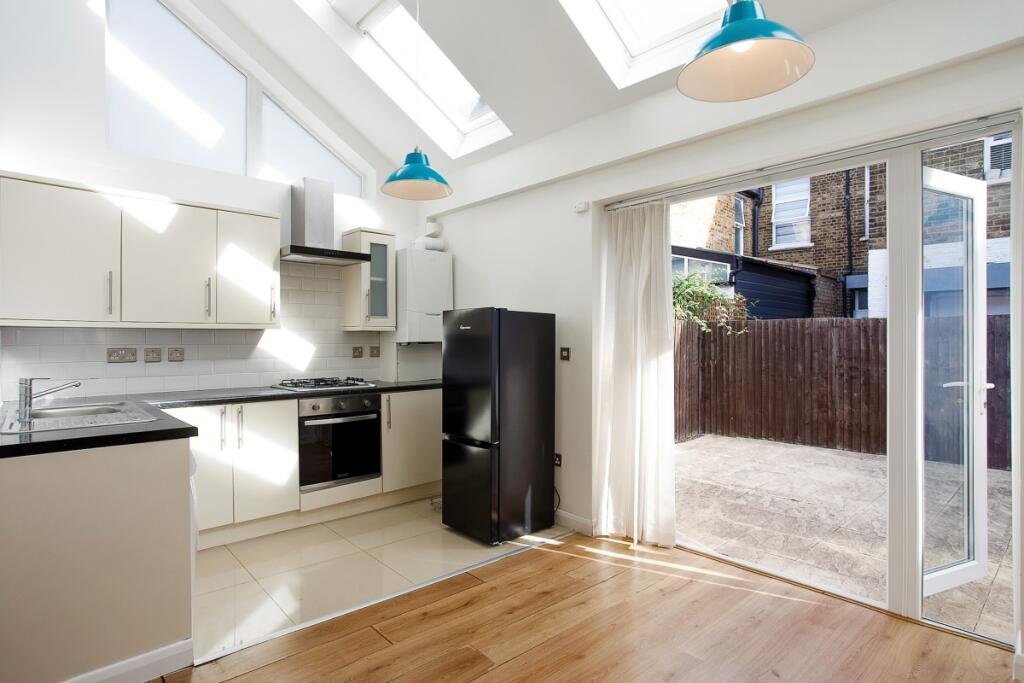 2 bed Detached for rent in Lewisham. From Hamptons - Blackheath