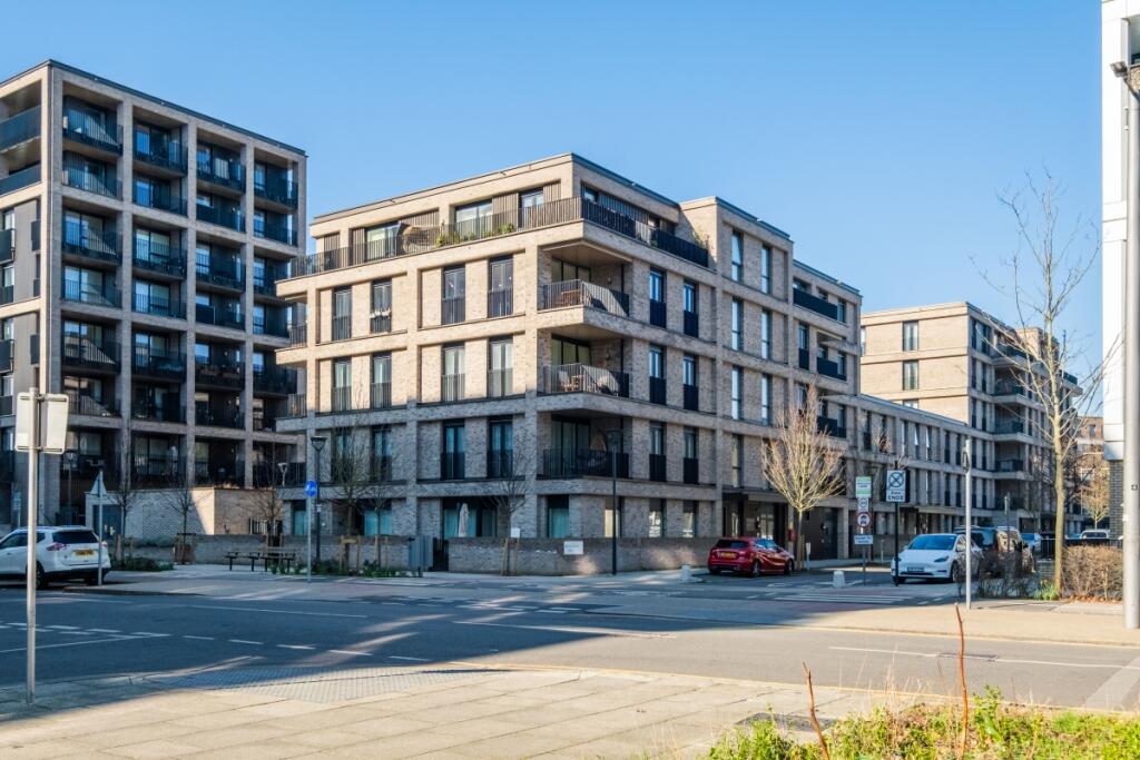3 bed Apartment for rent in Stratford. From Hamptons - Canary Wharf