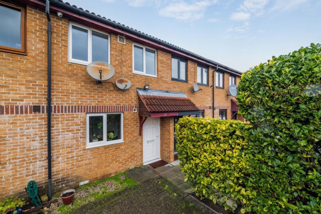 2 bed Mid Terraced House for rent in East Ham. From Hamptons - Canary Wharf