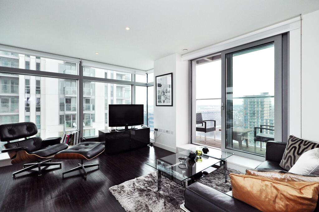 2 bed Apartment for rent in Poplar. From Hamptons - Canary Wharf