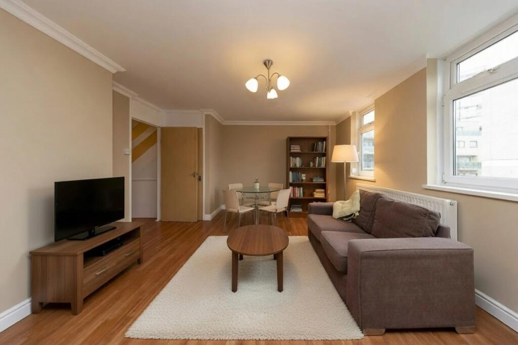 3 bed Apartment for rent in Poplar. From Hamptons - Canary Wharf