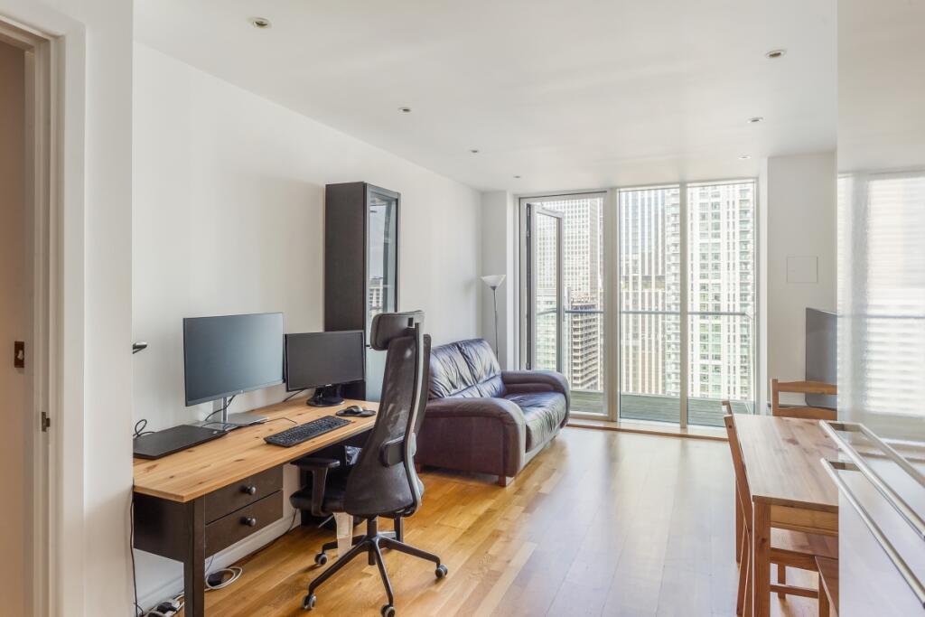 1 bed Apartment for rent in Poplar. From Hamptons - Canary Wharf