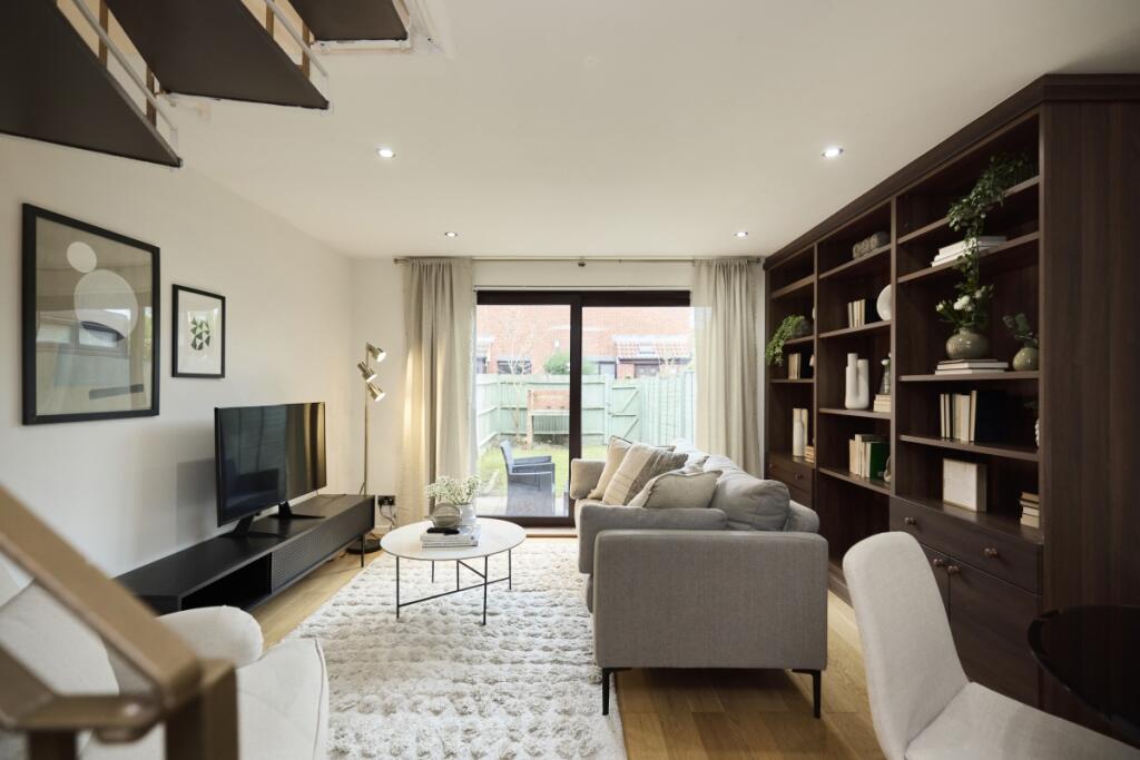 2 bed Town House for rent in Poplar. From Hamptons - Canary Wharf