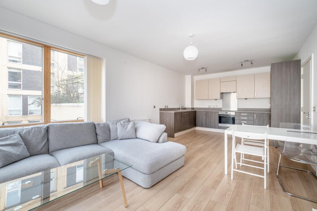 2 bed Apartment for rent in Poplar. From Hamptons - Canary Wharf