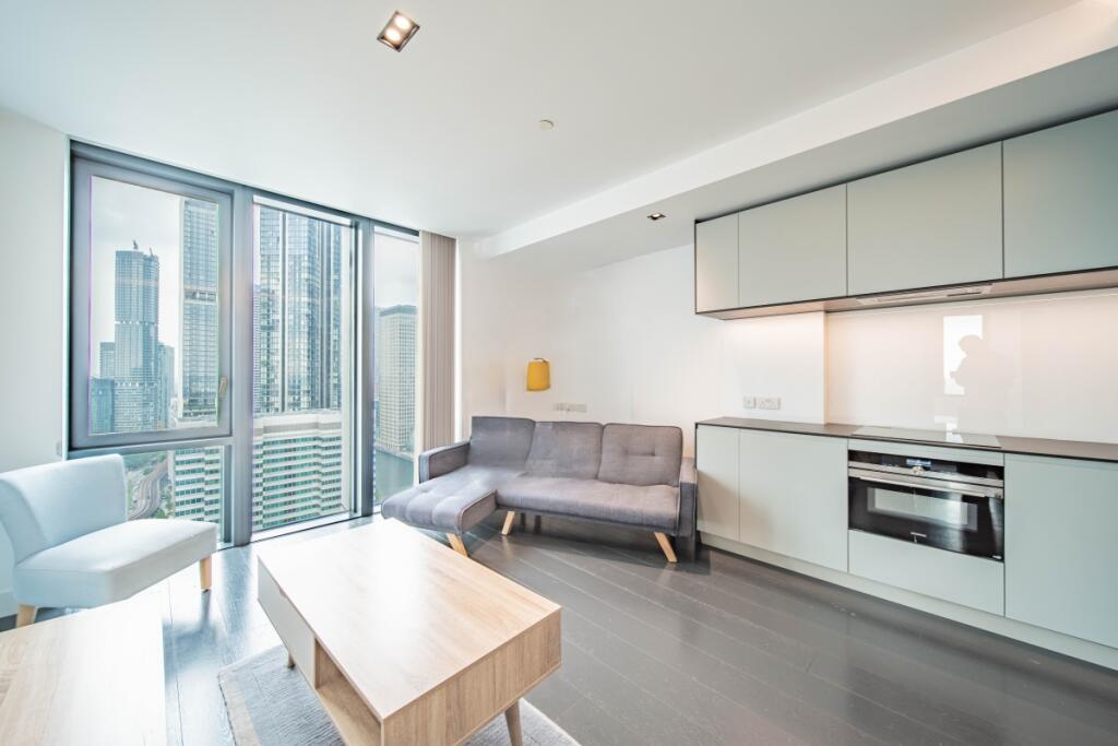 1 bed Apartment for rent in Poplar. From Hamptons - Canary Wharf
