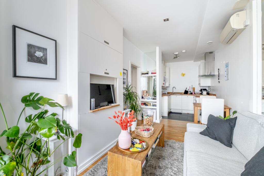 1 bed Apartment for rent in Poplar. From Hamptons - Canary Wharf