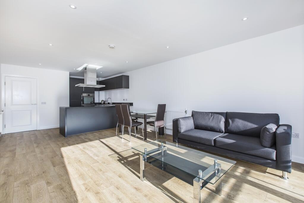 3 bed Apartment for rent in Poplar. From Hamptons - Canary Wharf