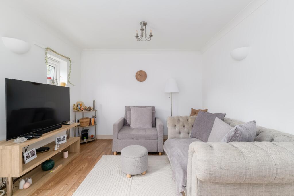 2 bed 1st Floor Flat for rent in Poplar. From Hamptons - Canary Wharf 2 bed 1st Floor Flat for rent in Poplar. From Hamptons - Canary Wharf