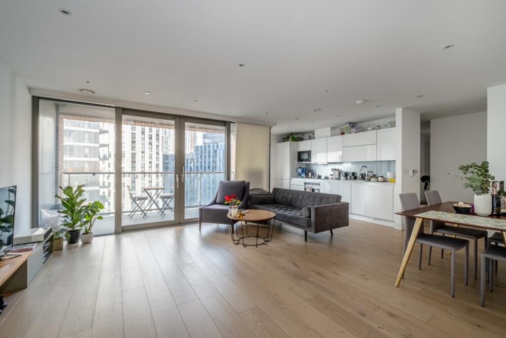3 bed Apartment for rent in Poplar. From Hamptons - Canary Wharf