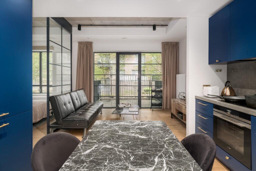 4 bed Apartment for rent in Poplar. From Hamptons - Canary Wharf
