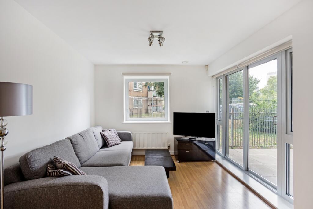 2 bed Apartment for rent in Poplar. From Hamptons - Canary Wharf