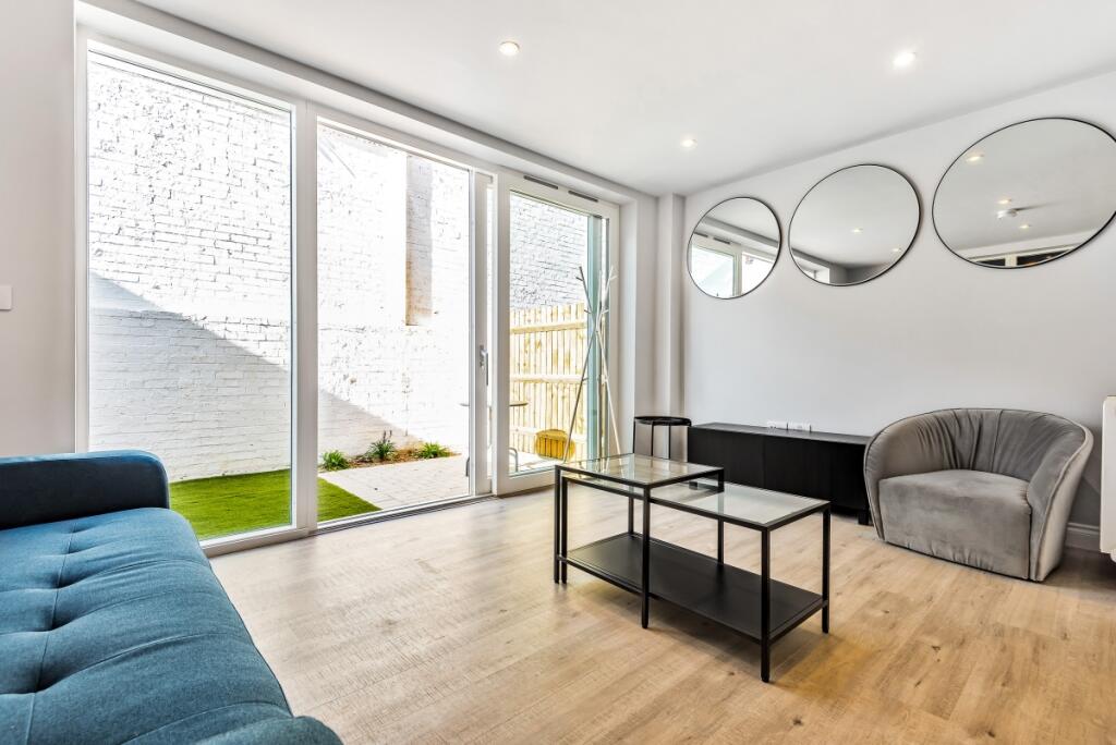 4 bed Town House for rent in West Ham. From Hamptons - Canary Wharf
