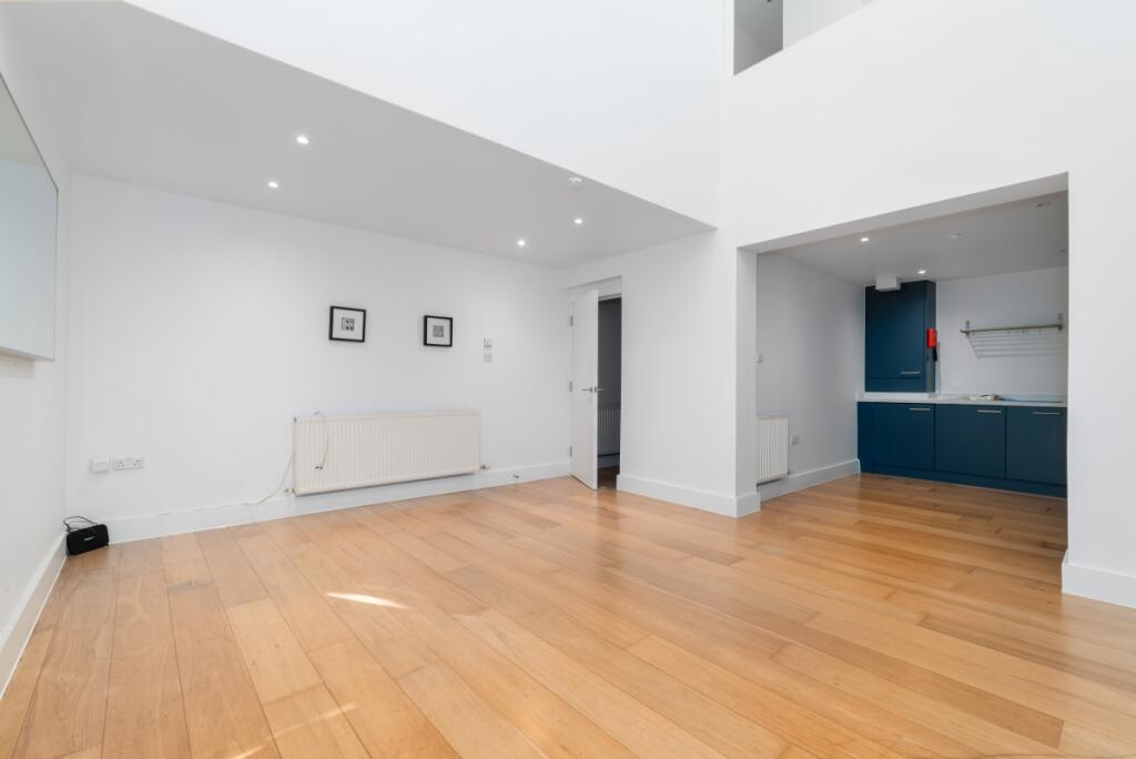 2 bed Duplex for rent in Stepney. From Hamptons - Canary Wharf