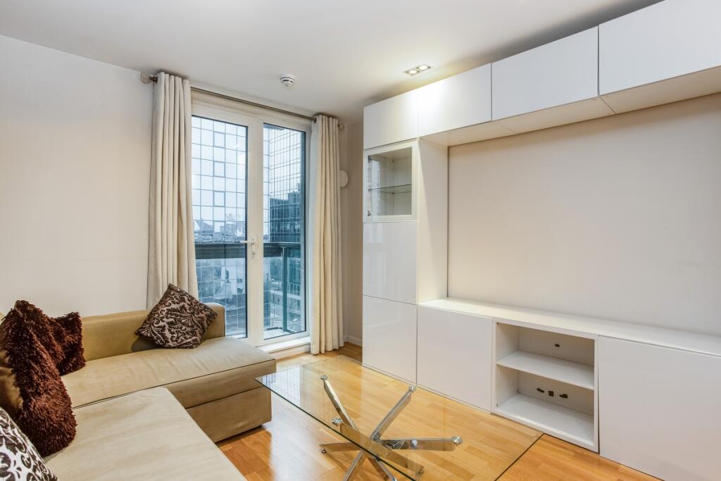 2 bed Apartment for rent in Poplar. From Hamptons - Canary Wharf
