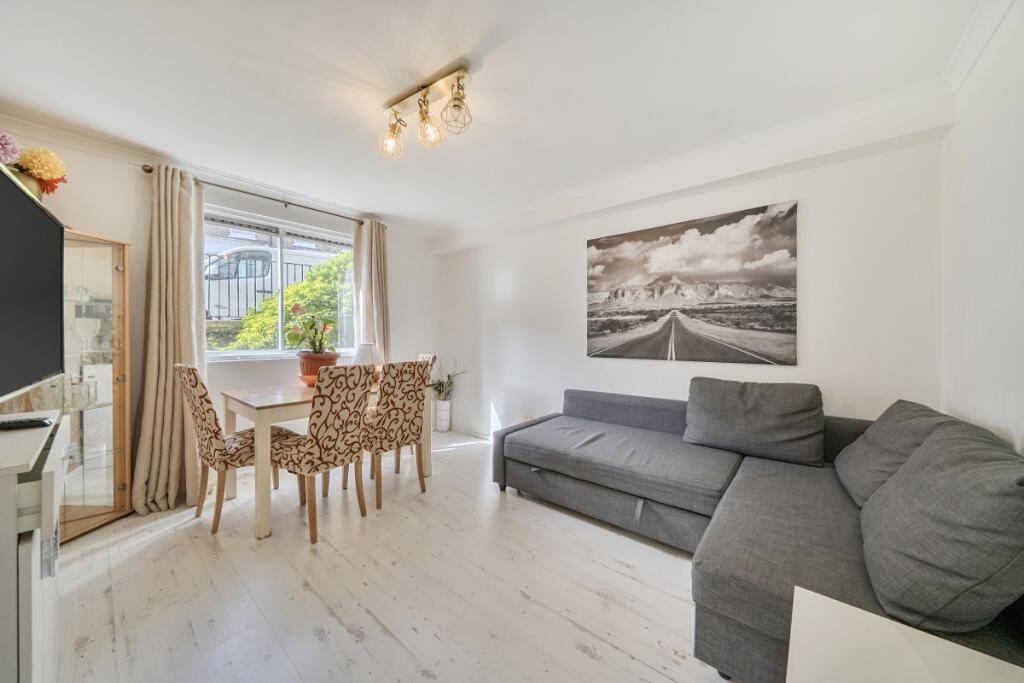 1 bed 1st Floor Flat for rent in Battersea. From Hamptons - Chelsea
