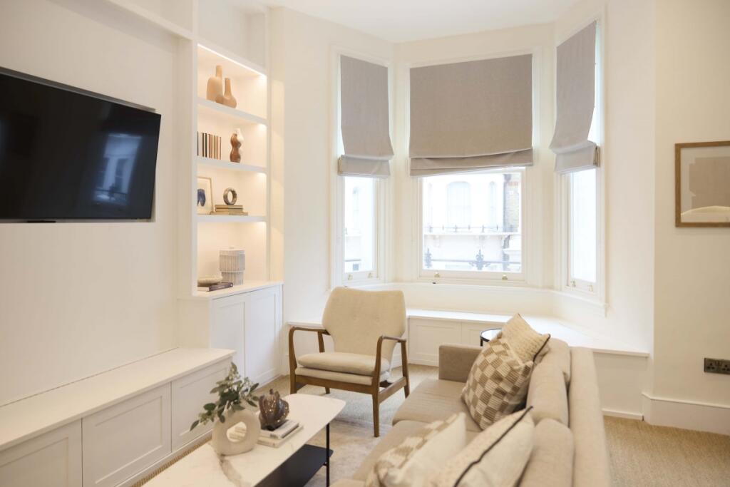1 bed 1st Floor Flat for rent in Chelsea. From Hamptons - Chelsea