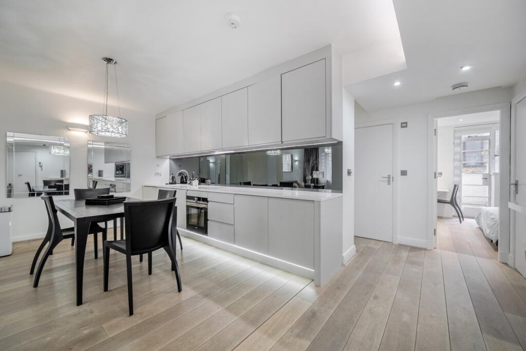 3 bed 1st Floor Flat for rent in Chelsea. From Hamptons - Chelsea