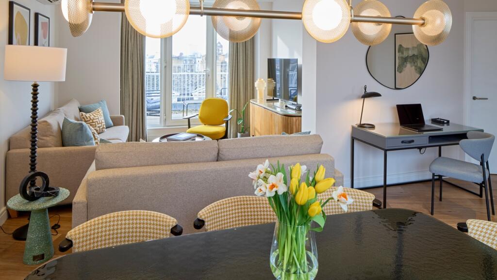 3 bed 1st Floor Flat for rent in Chelsea. From Hamptons - Chelsea