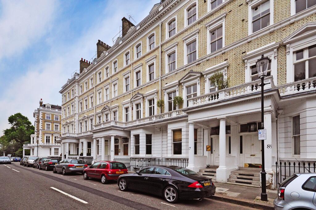 2 bed 1st Floor Flat for rent in Chelsea. From Hamptons - Chelsea