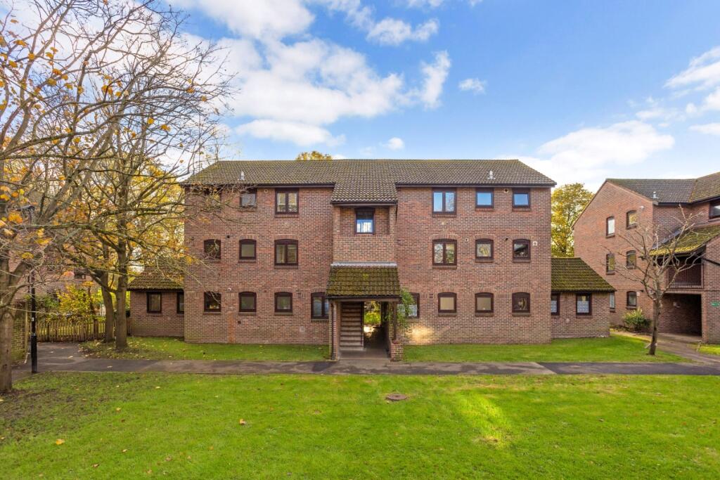 2 bed 1st Floor Flat for rent in Chiswick. From Hamptons - Chiswick