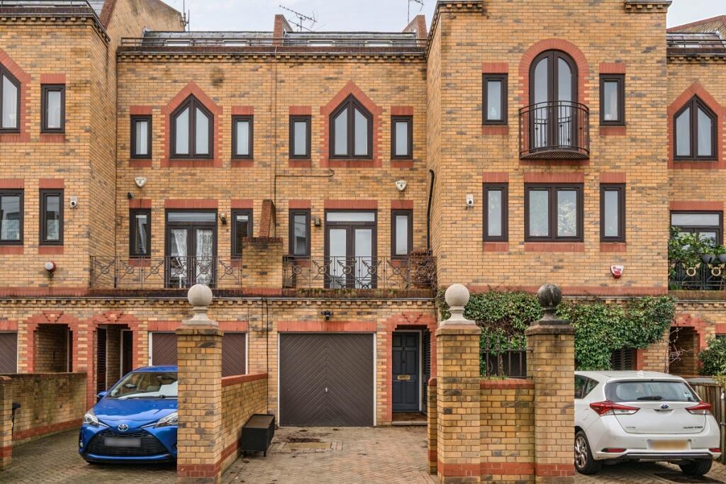 4 bed Town House for rent in Hammersmith. From Hamptons - Chiswick 4 bed Town House for rent in Hammersmith. From Hamptons - Chiswick