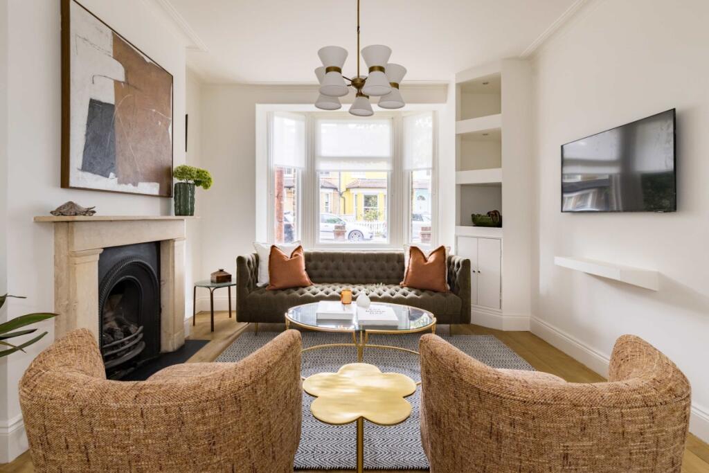 3 bed Mid Terraced House for rent in Chiswick. From Hamptons - Chiswick 3 bed Mid Terraced House for rent in Chiswick. From Hamptons - Chiswick