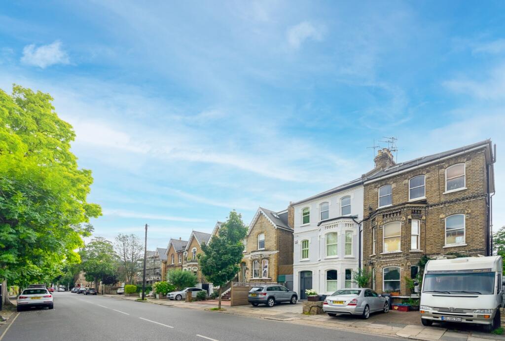 2 bed Duplex for rent in Chiswick. From Hamptons - Chiswick