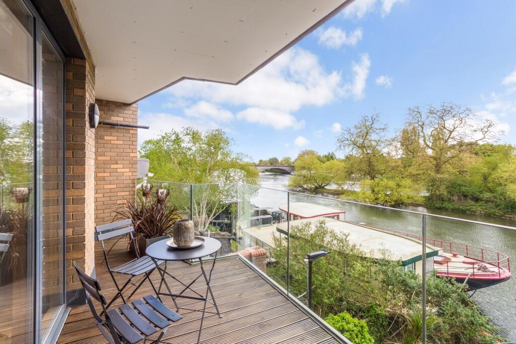 3 bed Apartment for rent in Brentford. From Hamptons - Chiswick
