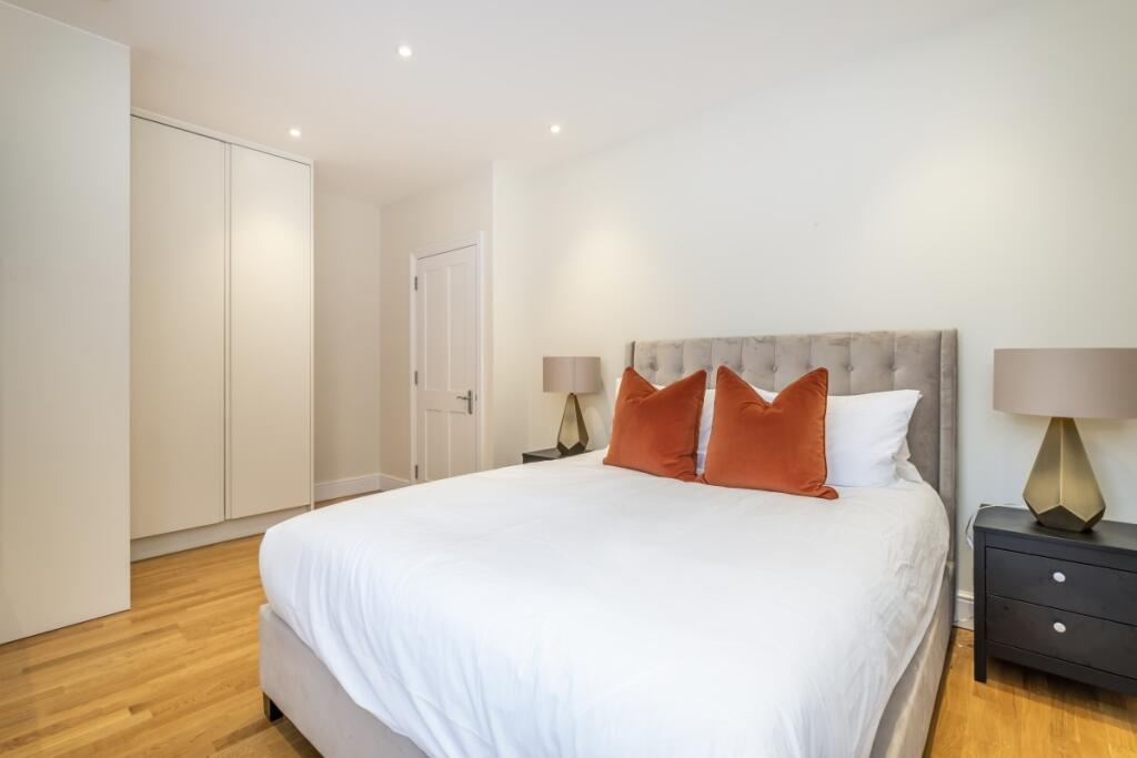 2 bed 1st Floor Flat for rent in Hammersmith. From Hamptons - Chiswick