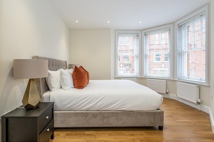 2 bed 1st Floor Flat for rent in London. From Hamptons - Chiswick