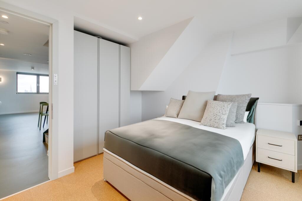 2 bed Apartment for rent in . From Hamptons International Sales - Chiswick
