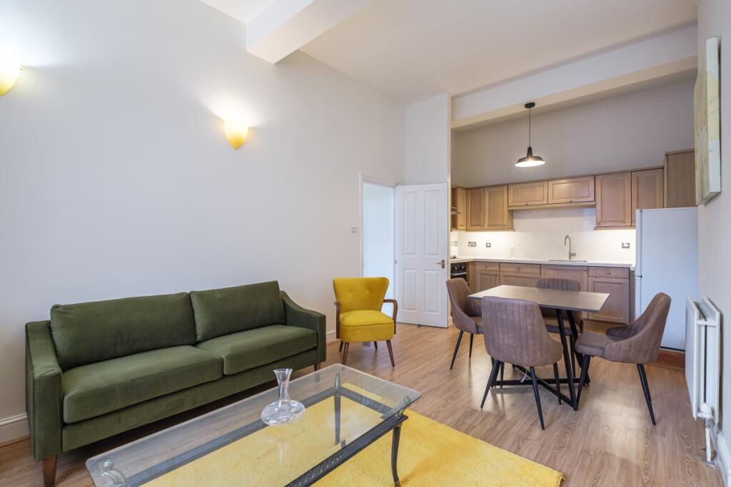 2 bed 1st Floor Flat for rent in London. From Hamptons Lettings - City 2 bed 1st Floor Flat for rent in London. From Hamptons Lettings - City