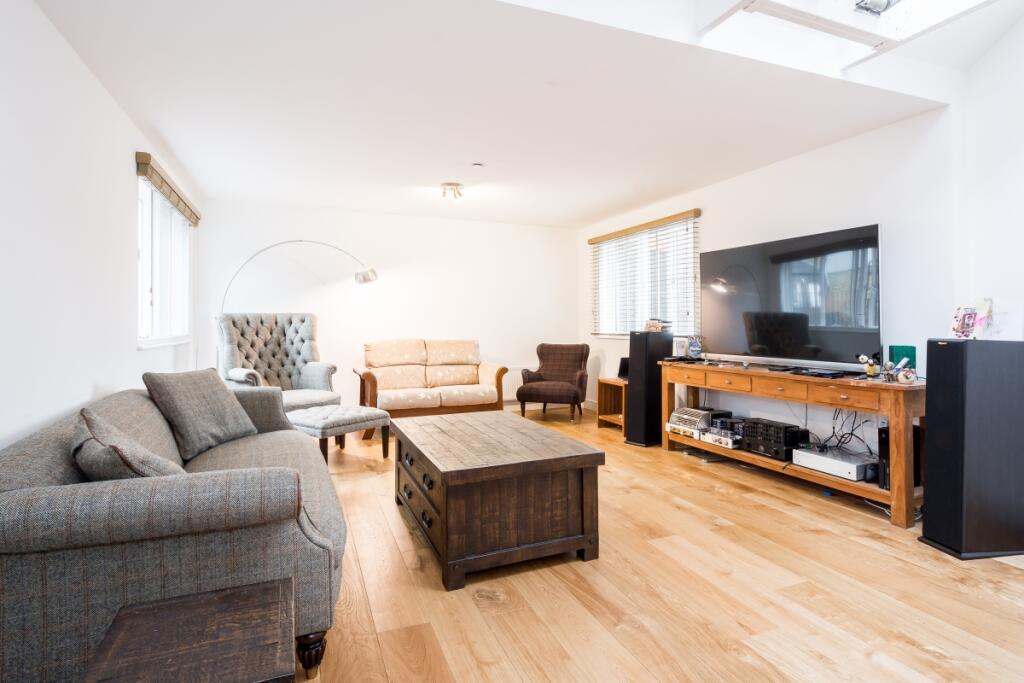 4 bed Apartment for rent in Stepney. From Hamptons Lettings - City